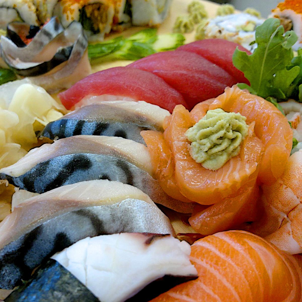 Nigiri und Sashimi, angerichtet